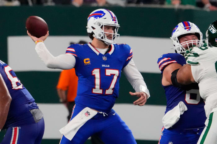 Mitch Morse blocking for Josh Allen as he throws a pass in Week 1 vs. the New York Jets.